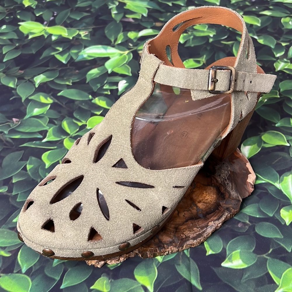 * Eric Michael green suede eyelet stud detail clog style heels - Picture 3 of 12